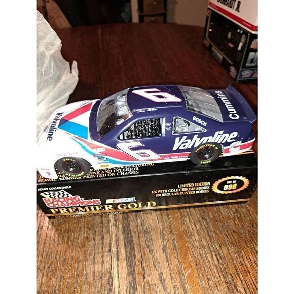 Vintage 96 Racing Champions Mark Martin Valvoline Die Cast Nascar Race Car - Picture 3 of 12